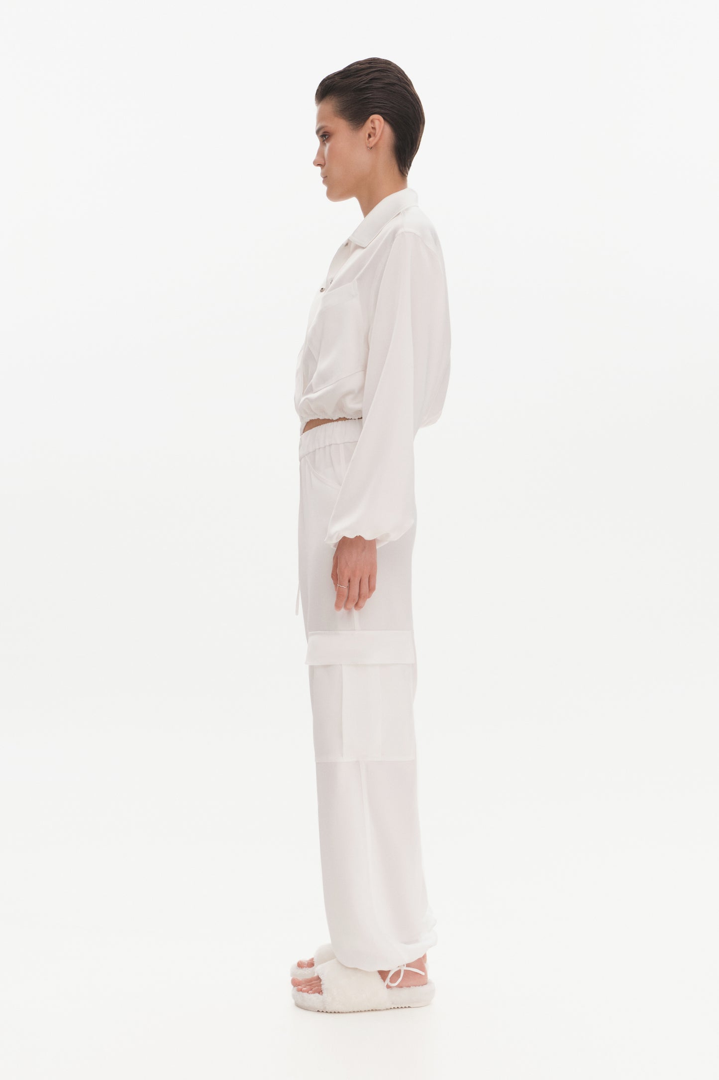 SILKY CARGO PANTS WITH SOLDIERLIKE POCKETS