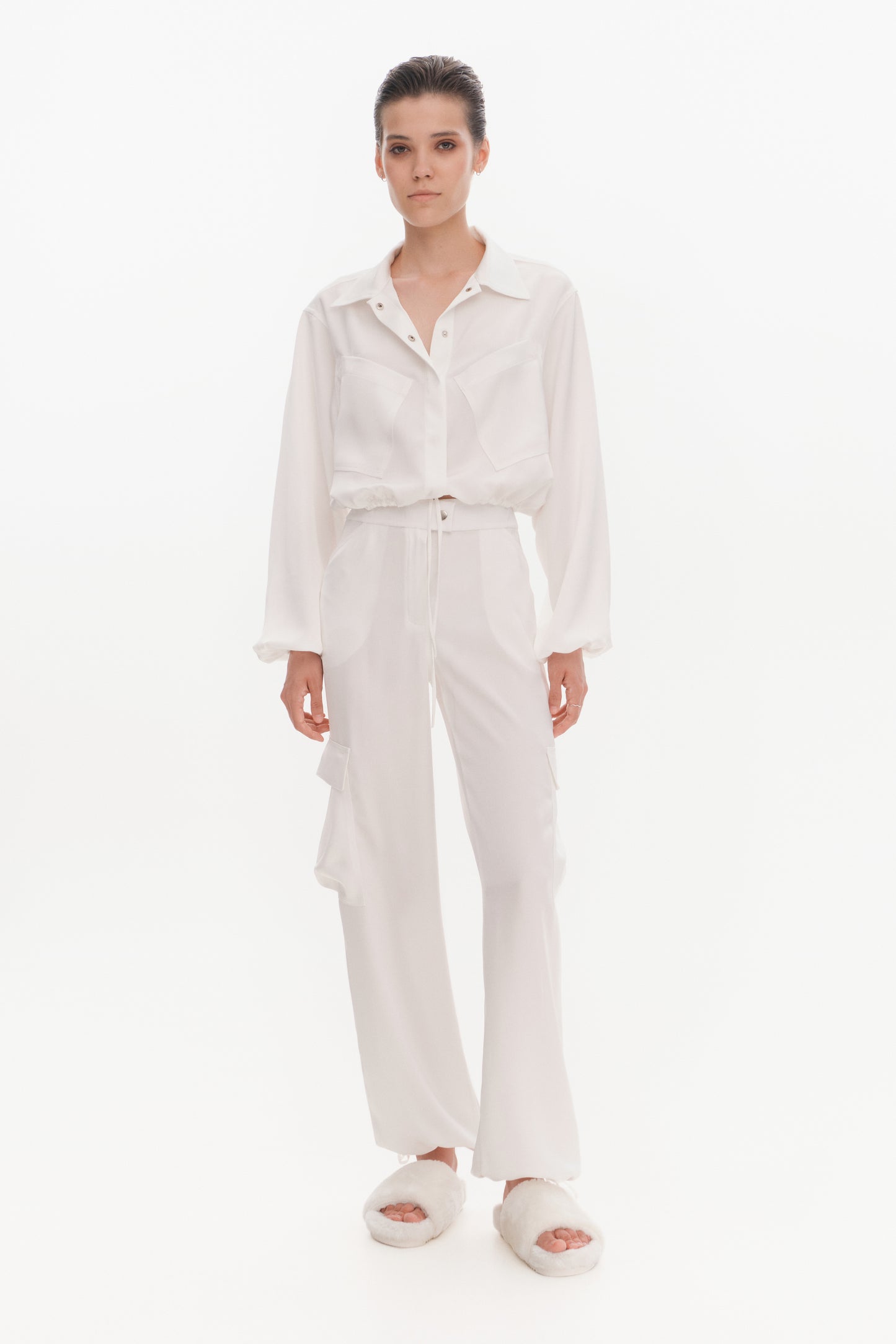 SILKY CARGO PANTS WITH SOLDIERLIKE POCKETS