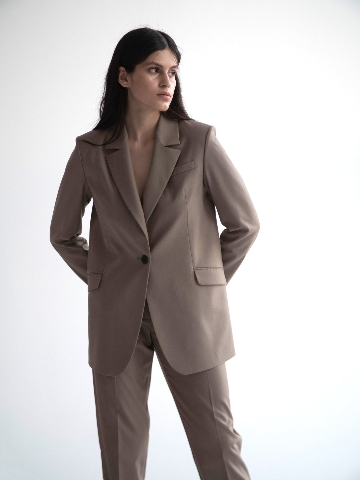 STRAIGHT CUT RELAXED BLAZER