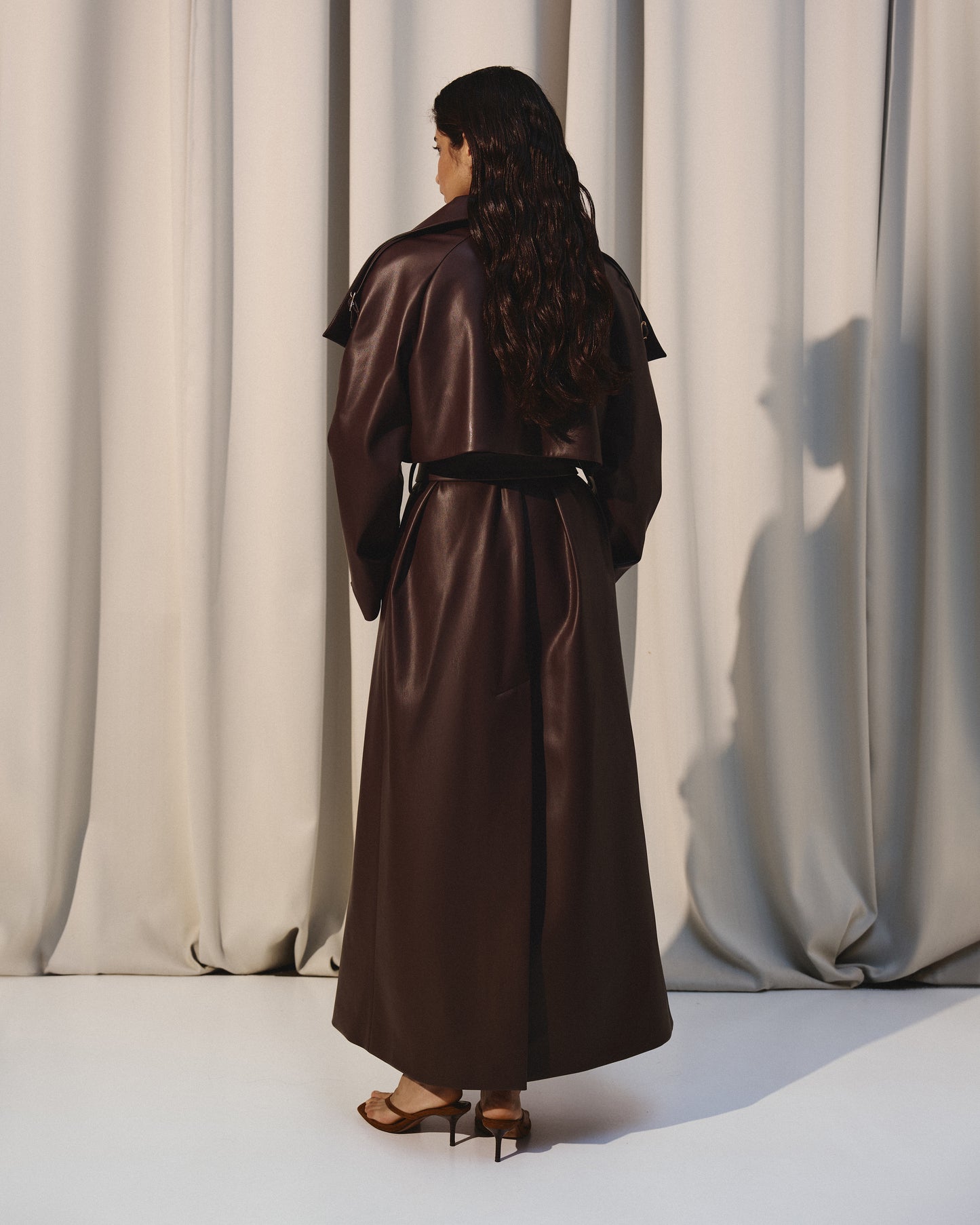 VEGAN LEATHER TRENCH IN DARK BROWN