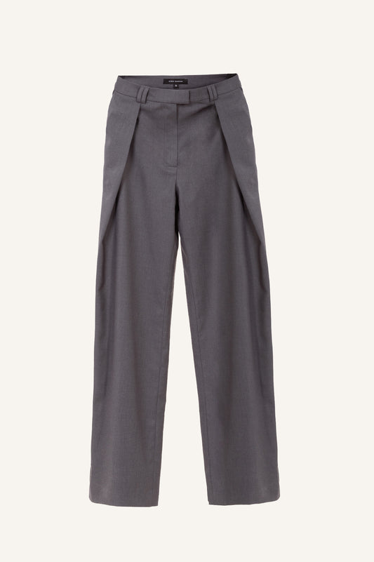 STRAIGHT CUT PLEATED PANTS